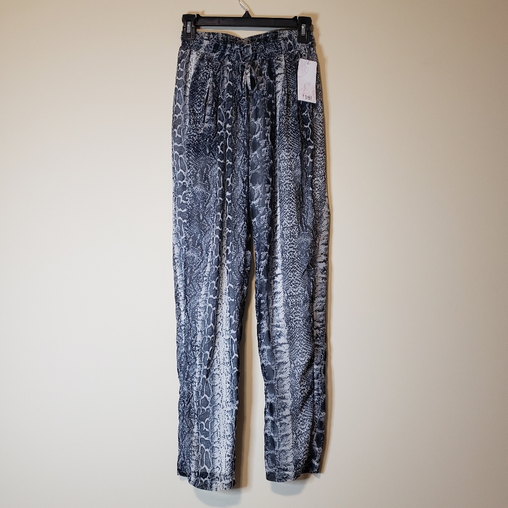 Tobi Casual Snakeskin Print Pants